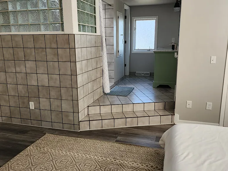 2084 Lake Shore Rd — Photo 10
