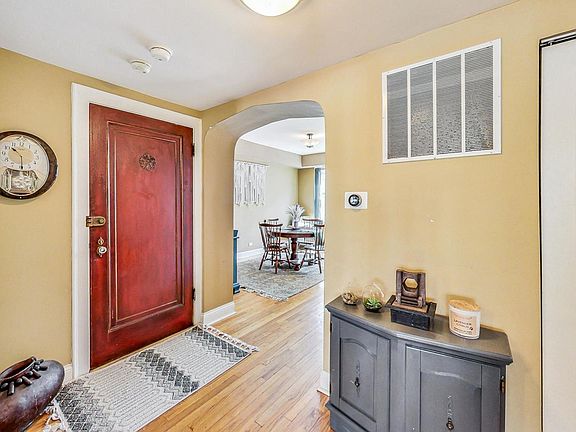 4th image of 1122 Washington Blvd APT 2B