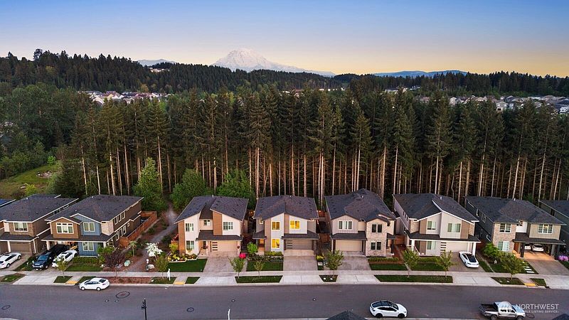 3rd image of 13409 Edmunds Parkway E