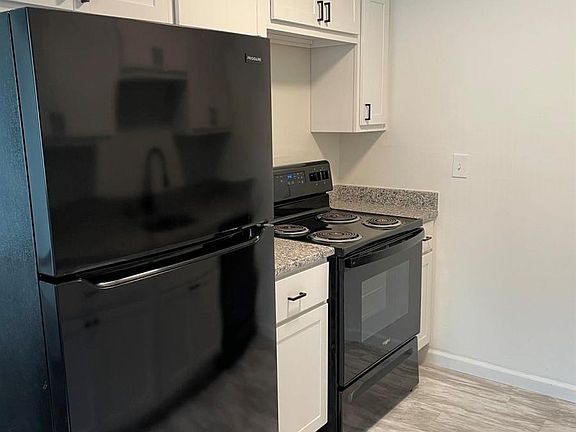 3rd image of 4605 Vendome Pl #A09