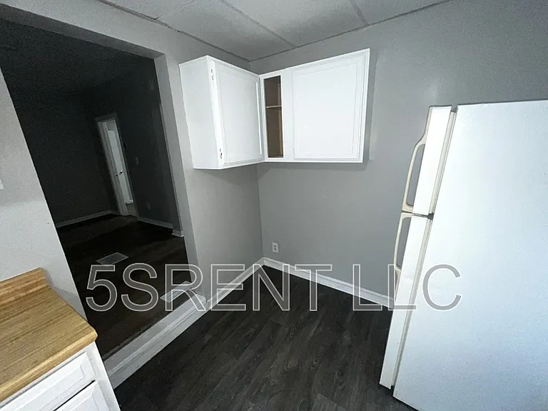 240 S Mary Ellen St #B — Photo 13