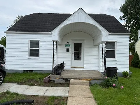124 Cherry Ln — Photo 1