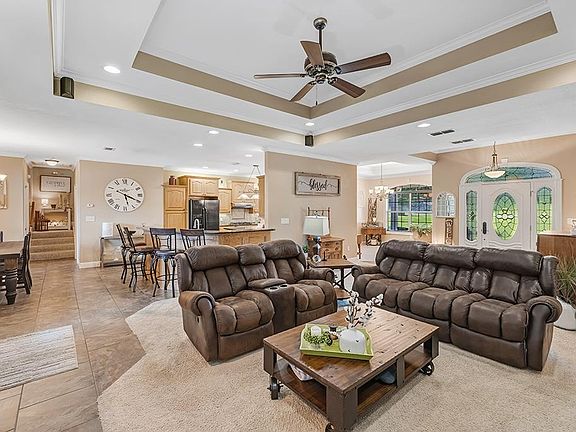 3rd image of 325 Shirley Ln