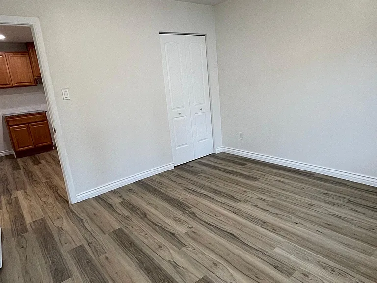 133 S Grand Ave — Photo 20