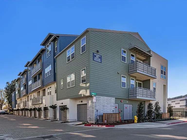 379 Lundy Pl — Photo 2