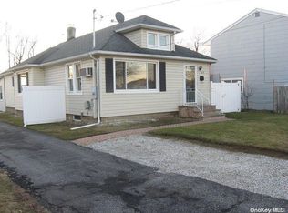 876 Main St, Farmingdale, NY 11735