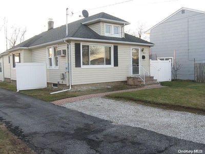 876 Main Street, Farmingdale, NY, 11735