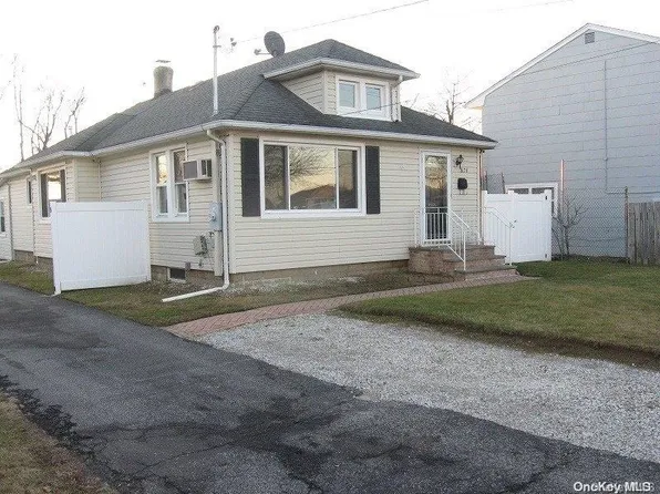 876 Main Street, Farmingdale, NY 11735