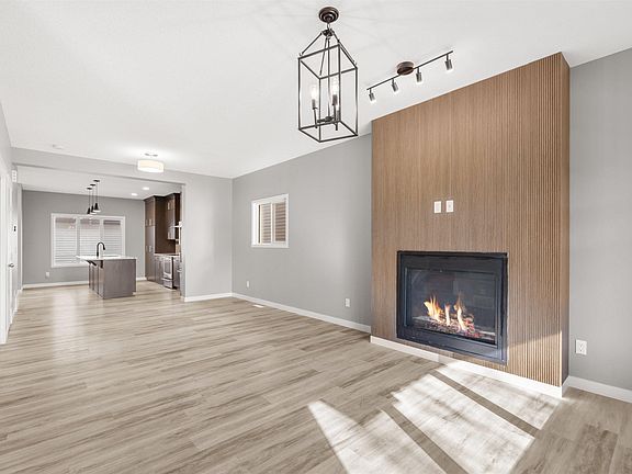 4th image of 4016 Allan Cres SW