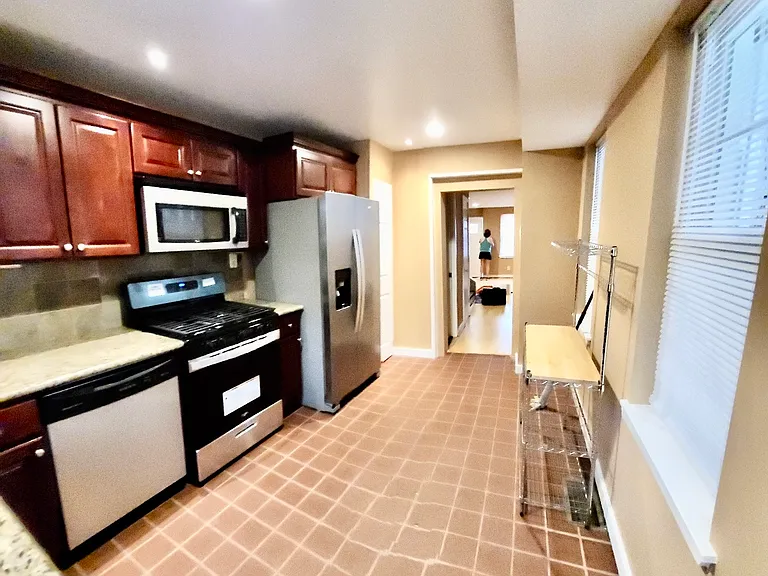 1619 E Berks St — Photo 5