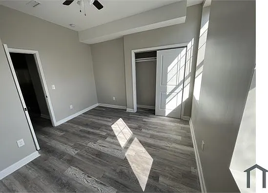 220 E 22nd St #1 — Photo 4
