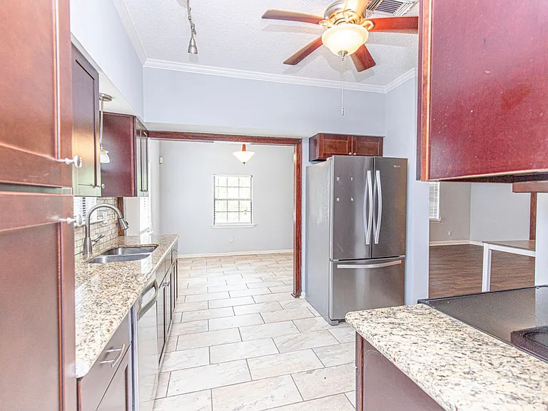 15558 Riverdale Ave E — Photo 5