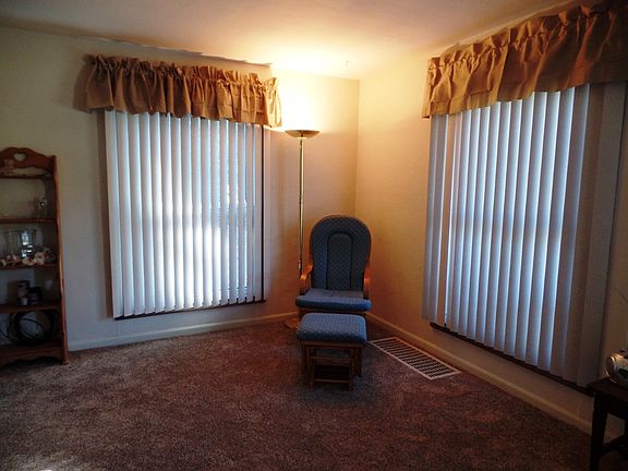 4th image of 6729 Schneider Ave