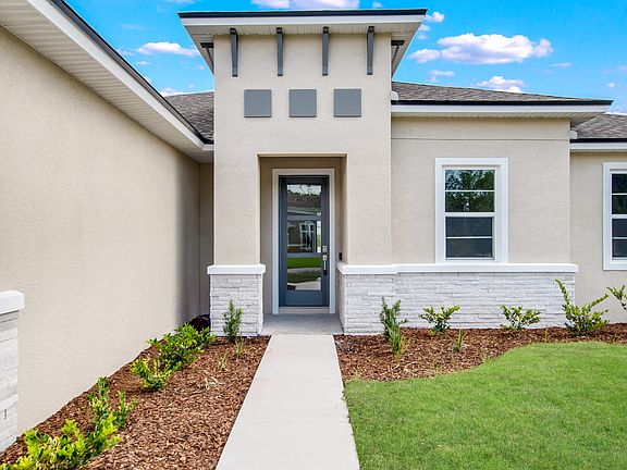 3rd image of 10 Regis Ln