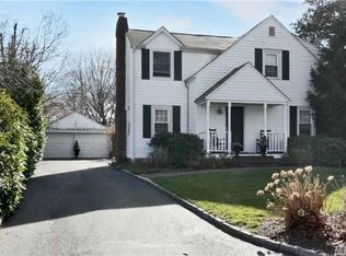 936 Harrison Dr, Centerport, NY 11721