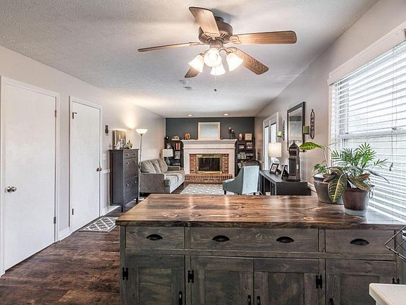 4th image of 12920 Fox Run Ct N