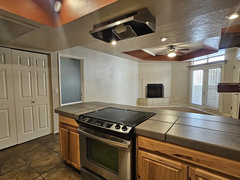 1200 E River Rd #F63 — Photo 8