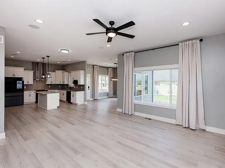 4104 Lakeland Ct — Photo 4