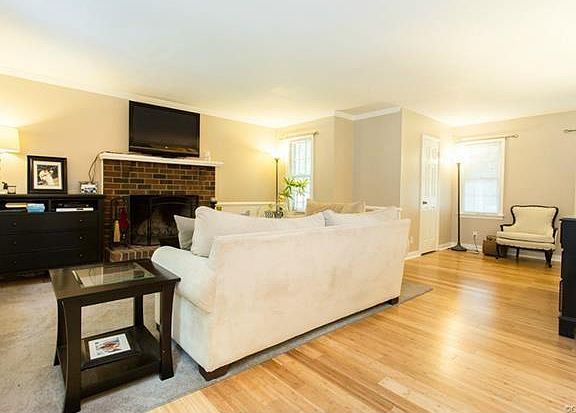 3rd image of 11205 Camshire Pl