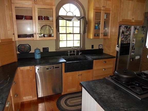 4th image of 239 Foundry St