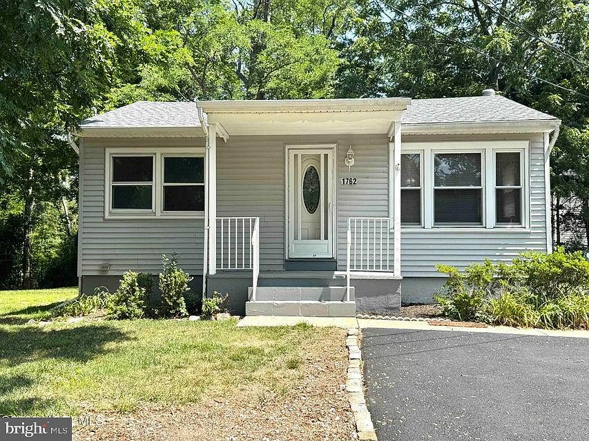 1st image of 1762 Lakeside Dr S