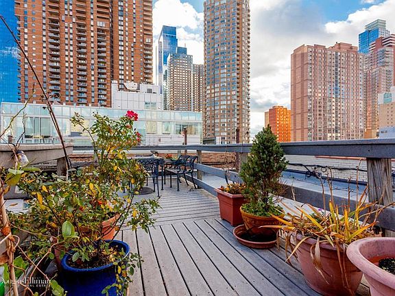 5th image of 463 W 44th St #4D