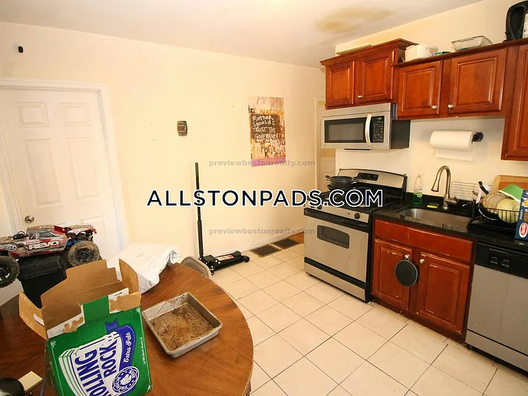 30 Linden St #1 — Photo 4