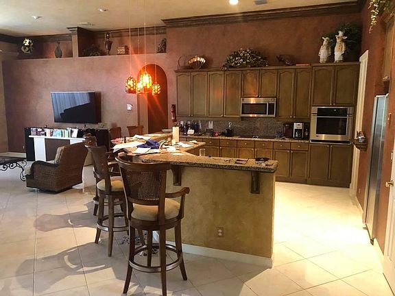 5th image of 590 N Country Club Dr