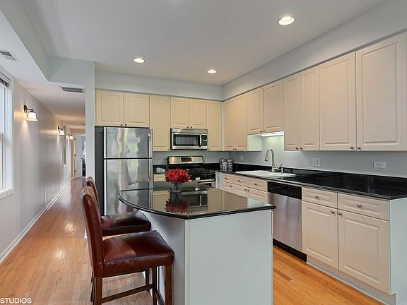 5th image of 3351 N Southport Ave #2