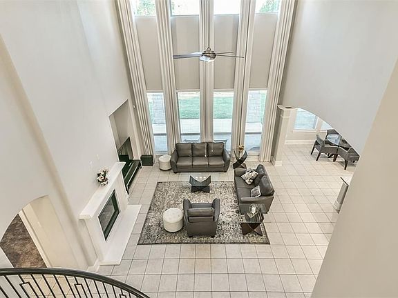 3rd image of 16526 Whiteoak Canyon Dr