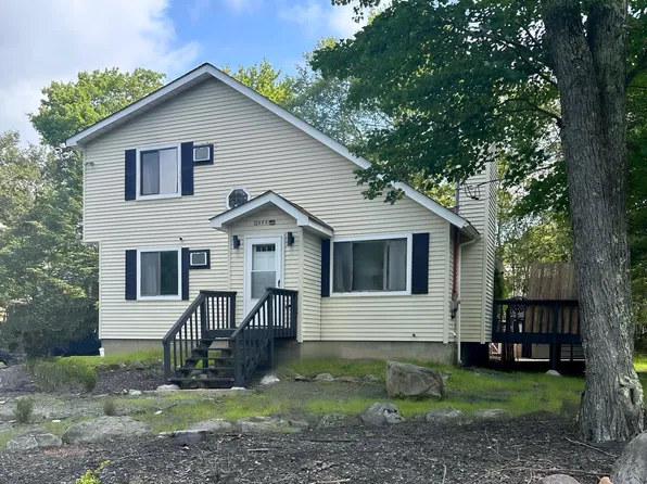 722 Country Place Dr, Tobyhanna, PA 18466