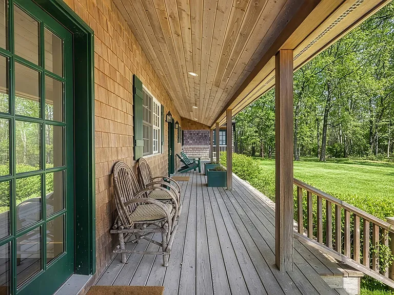 1280 Town Line Rd — Photo 4