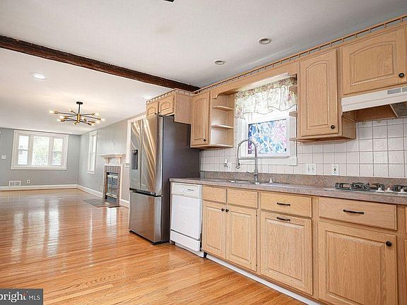 5th image of 4216 Thorncliff Rd