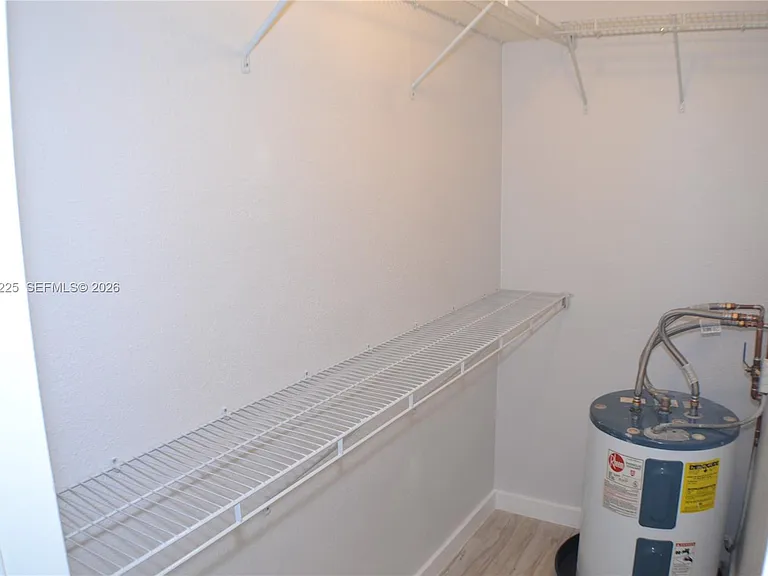 718 SE 13th St #4 — Photo 9