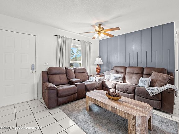 4th image of 899 Charcoal Ave SE