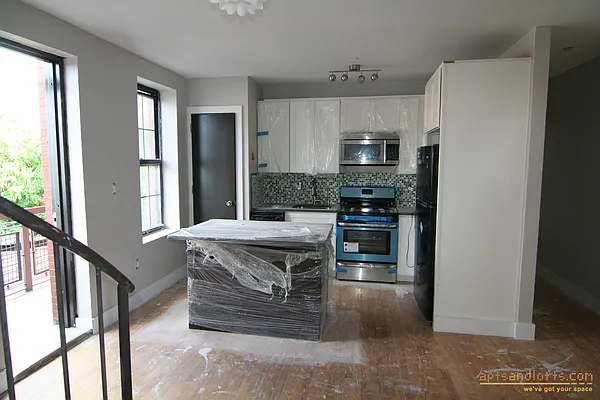 Rented by aptsandlofts.com | media 13