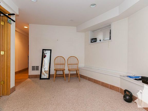 5th image of 4612 N Claremont Ave #G1st