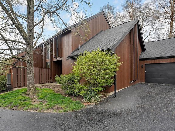 2nd image of 4890 Smoketalk Ln #8