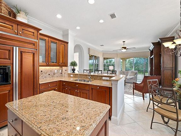 4th image of 9274 Menaggio Ct #2-202