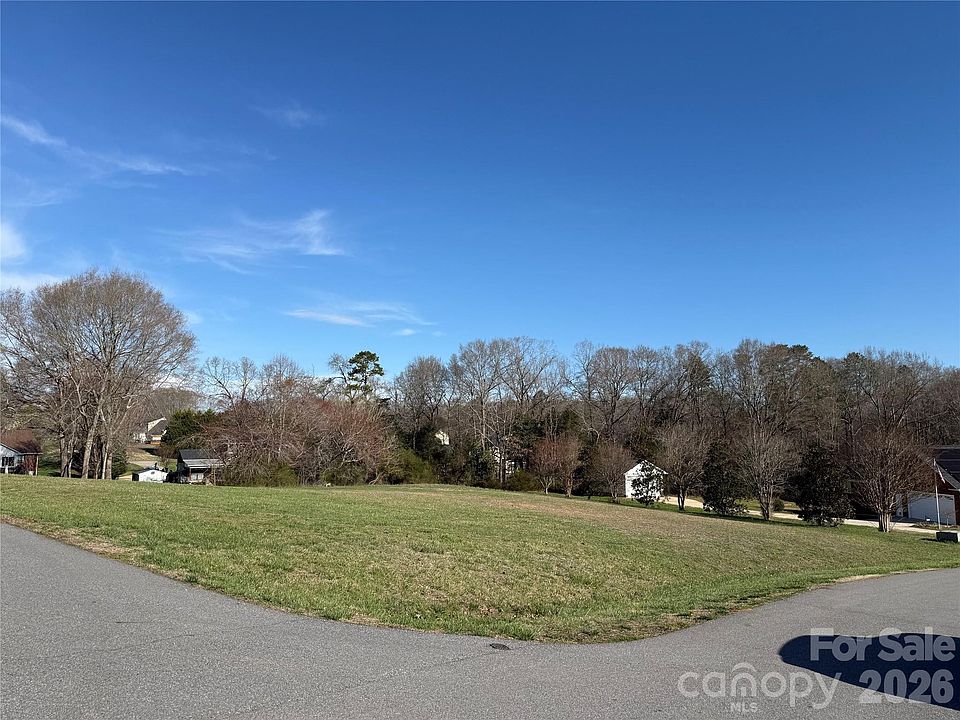 1st image of 225 Silver Creek Ln