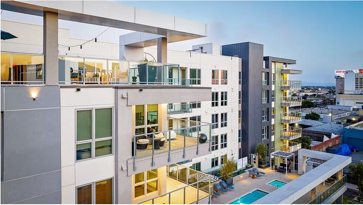 Building Photo - Emerald