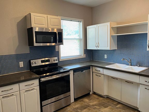 4th image of 809 N 49th Ave #A