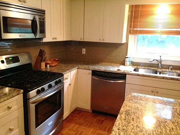 4th image of 14 Roger Williams Dr