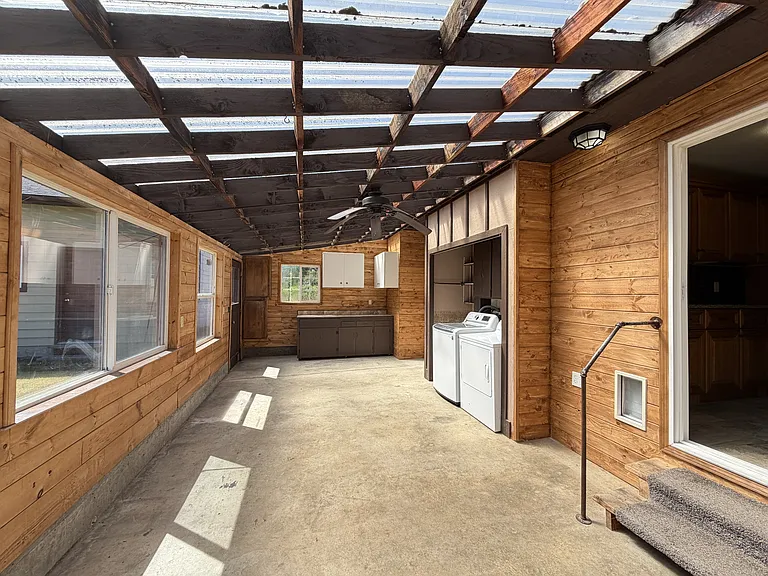 304 Oak St — Photo 25