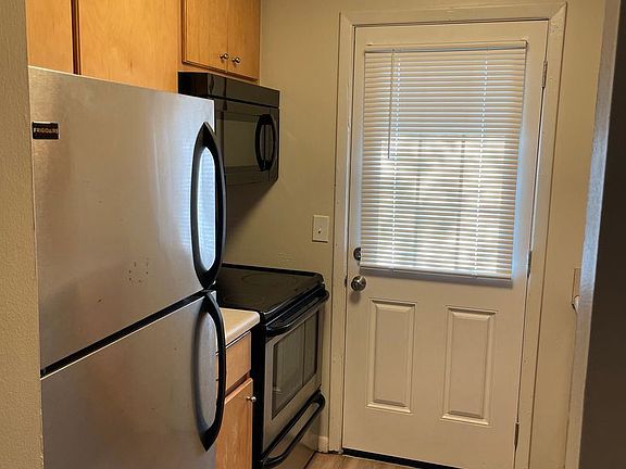 4th image of 2001 W 10th St APT D