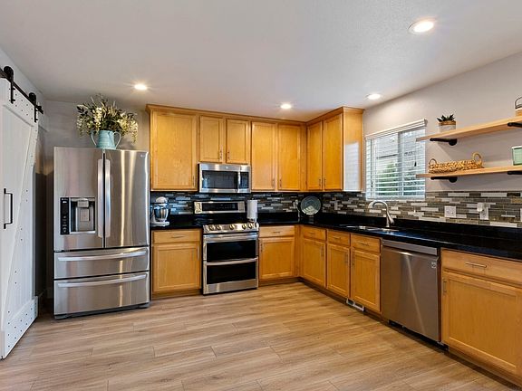 2nd image of 4067 W Valderrama