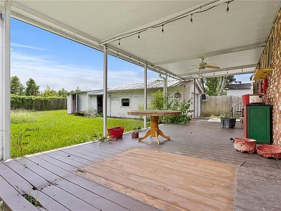 4th image of 2221 Plaza Dr