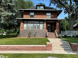 702 Broadway St, Emmetsburg, IA 50536
