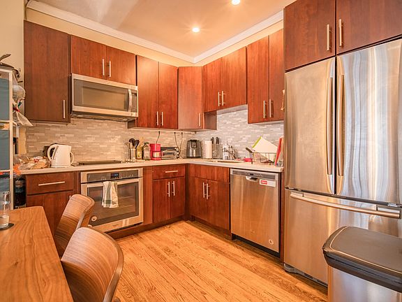 3rd image of 1875 Pacific Ave #202