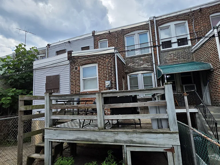 2055 Carver St — Photo 15